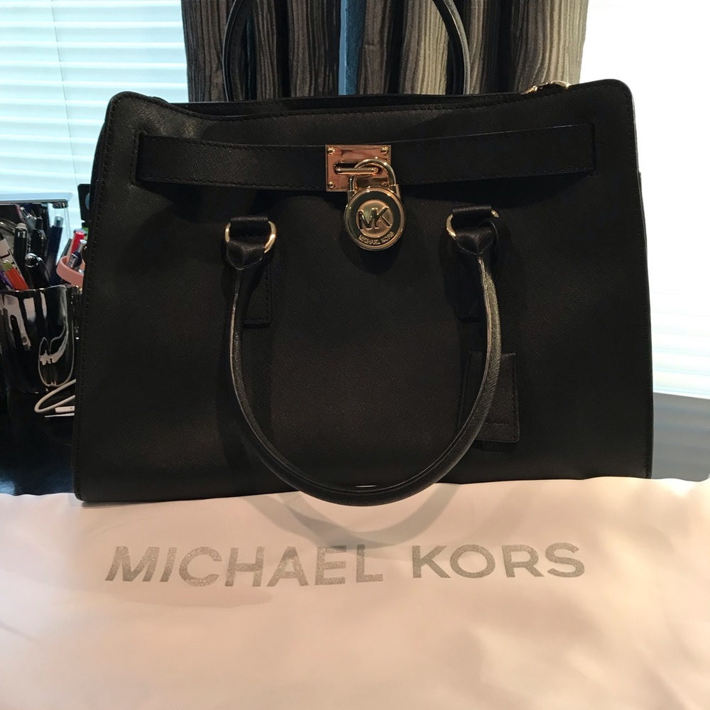 Michael Kors Shoulder Bag w/ matching Wallet